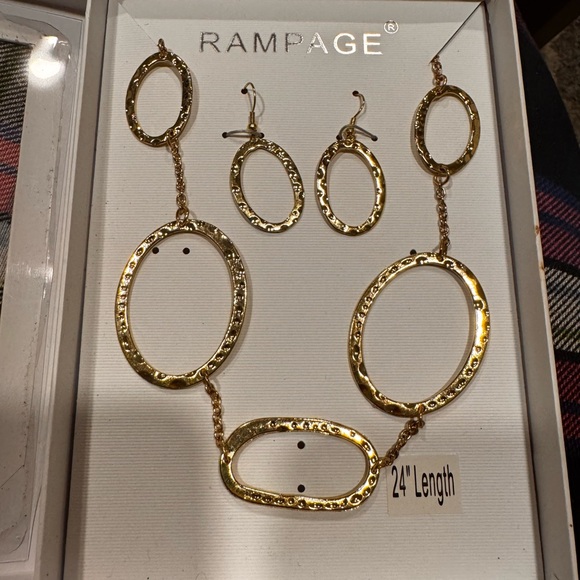 New in box Rampage Faux Gold Oval Link Necklace and Earring Set - Picture 1 of 4